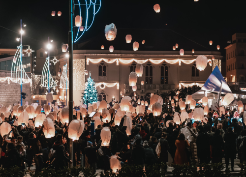Fotografija 21 - Na Poljani pušteni lampioni za Kiaru: Prekrasni prizori u mirnoj novogodišnjoj noći