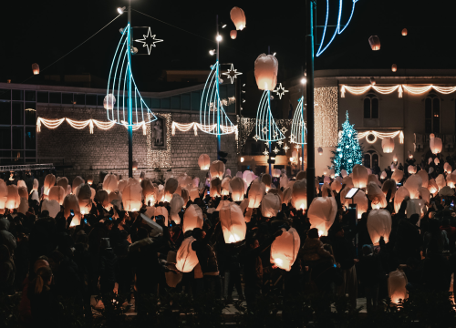 Fotografija 22 - Na Poljani pušteni lampioni za Kiaru: Prekrasni prizori u mirnoj novogodišnjoj noći