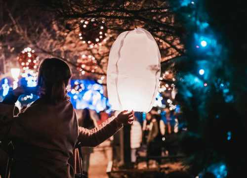 Fotografija 28 - Na Poljani pušteni lampioni za Kiaru: Prekrasni prizori u mirnoj novogodišnjoj noći