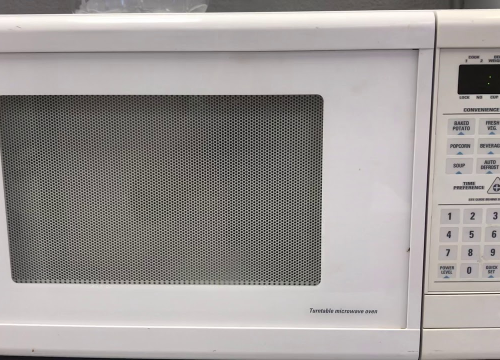 Opasna greška koju radimo prilikom zagrijavanja smrznute hrane u mikrovalnoj