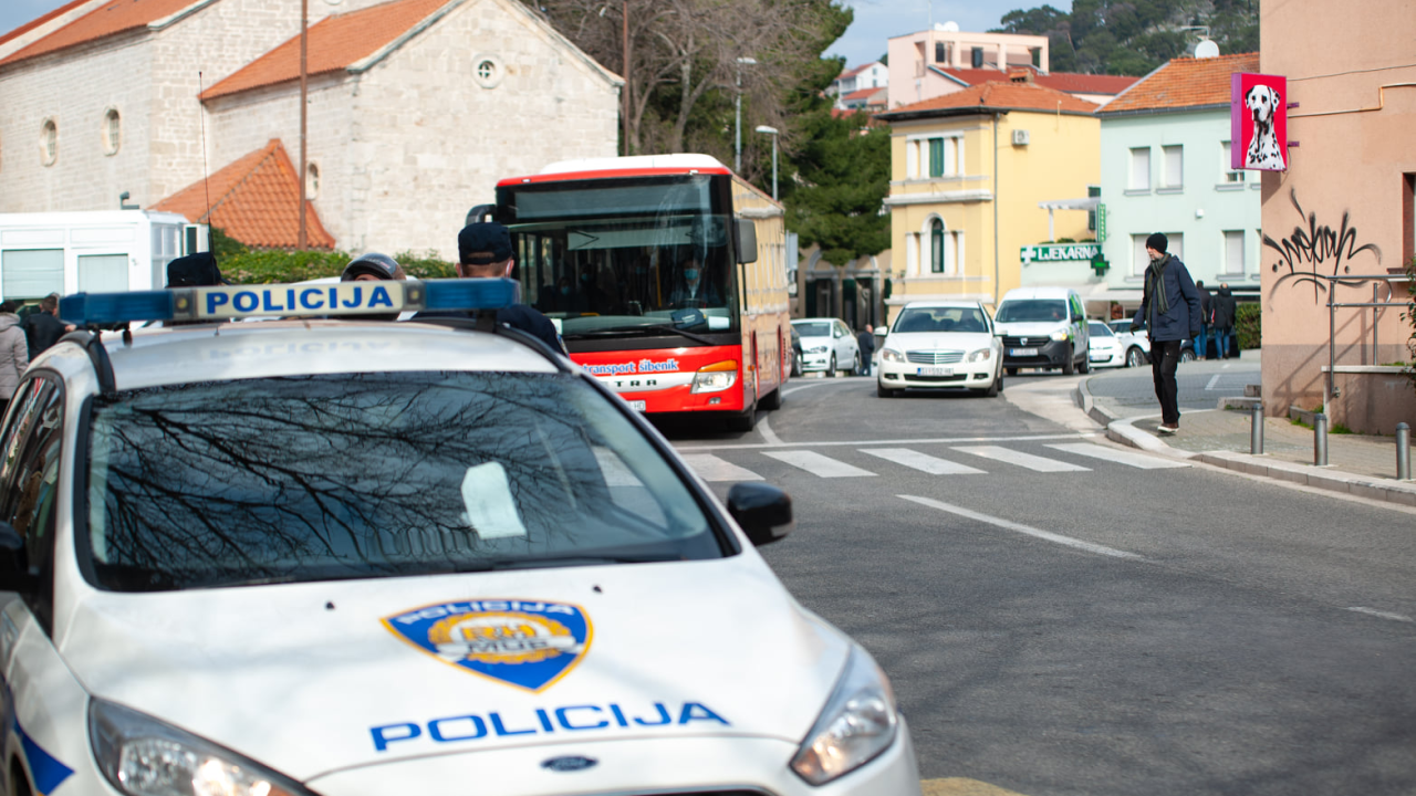 Policija u Šibeniku zaustavila kamion: Za volanom 50-godišnjak bez dozvole pozitivan na testu za droge