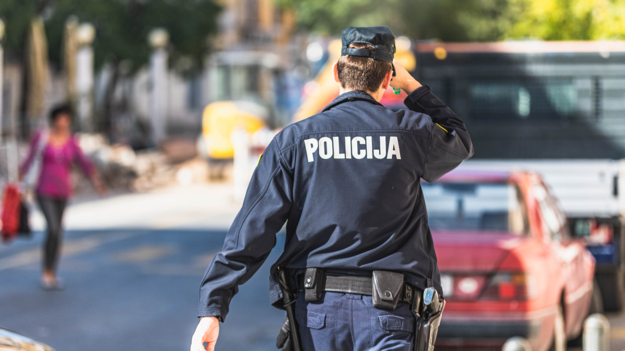 Muškarac se po Šibeniku predstavljao kao policajac, pokazivao 'značku' i tražio dokumente, ali jedna žena nije nasjela