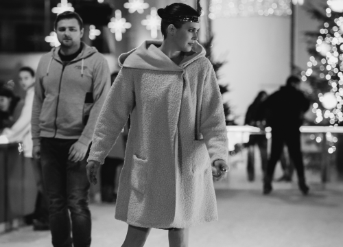 Fotografija 2 - Modna bajka na Vitićevom moru: Šibenčanke klizale u vintage raskošnim haljinama!