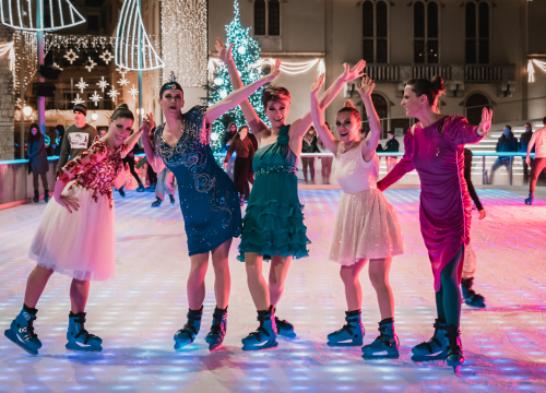 Modna bajka na Vitićevom moru: Šibenčanke klizale u vintage raskošnim haljinama!