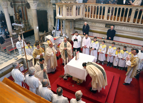 Fotografija 2 - U šibenskoj katedrali svečana misa na blagdan Sveta tri kralja