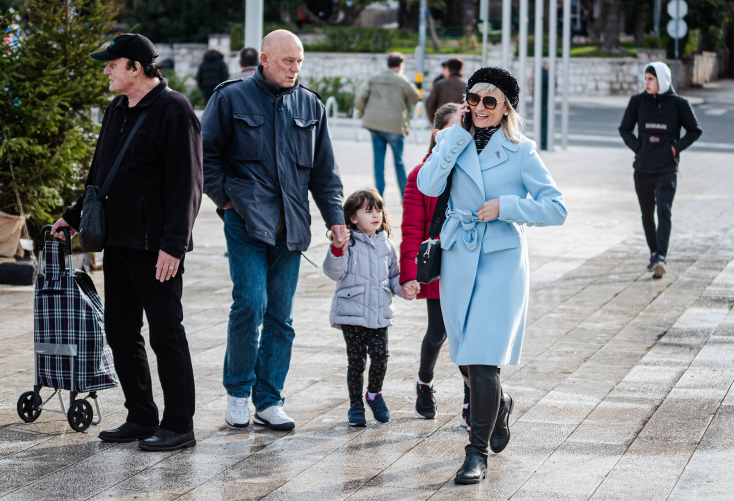 Dame iz Đira po gradu rasturile modnim kombinacijama