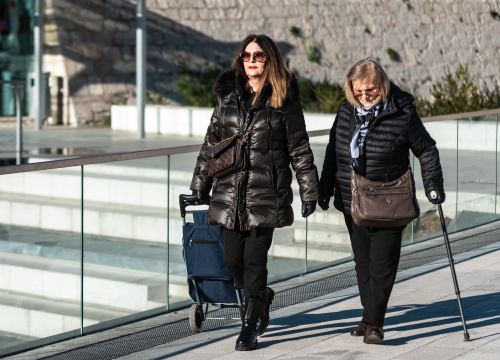 Fotografija 8 - Dame iz Đira po gradu rasturile modnim kombinacijama