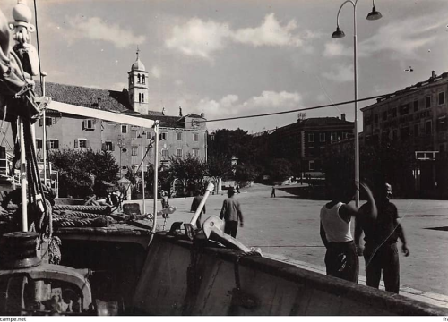 Šibenski leksikon: Đelož đovanoto učinija džumbus u đardinu