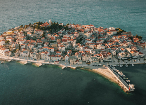 Fotografija 6 - Nora Van Elken snimila set na primoštenskoj plaži, gledat će ga 10 milijuna pratitelja ‘Chill Nationa’