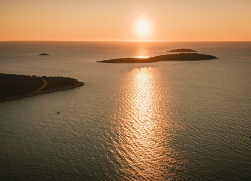 Fotografija 8 - Nora Van Elken snimila set na primoštenskoj plaži, gledat će ga 10 milijuna pratitelja ‘Chill Nationa’