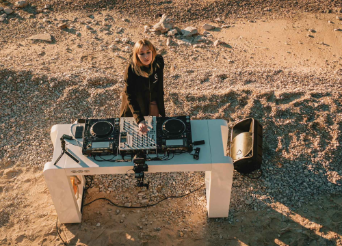 Fotografija 12 - Nora Van Elken snimila set na primoštenskoj plaži, gledat će ga 10 milijuna pratitelja ‘Chill Nationa’