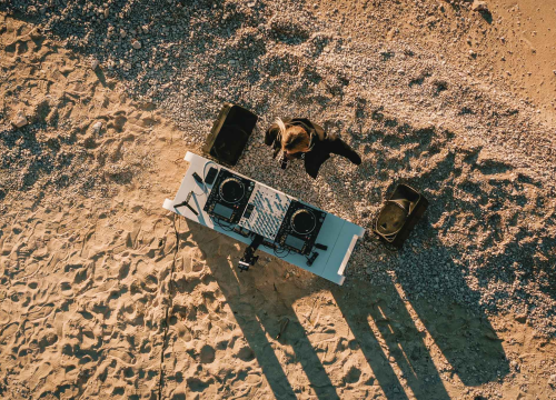 Fotografija 21 - Nora Van Elken snimila set na primoštenskoj plaži, gledat će ga 10 milijuna pratitelja ‘Chill Nationa’