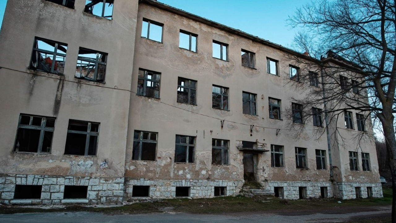 Knin ruševnu zgradu nekadašnje škole pretvara u tri stambene sa 84 stana
