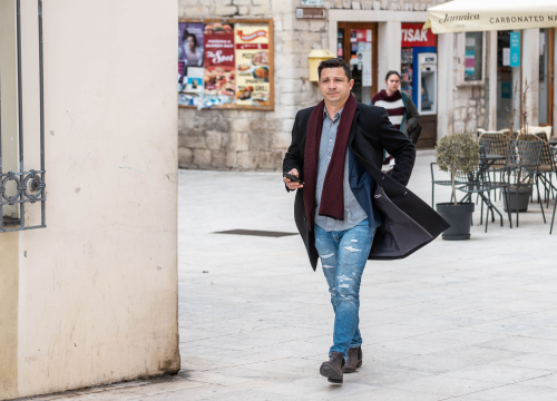 Fotografija 8 - Oku ugodne kombinacije daju se složiti i od zimskog outfita: Izdvojili smo primjere sa šibenskih ulica