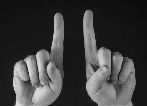 Menart prekida suradnju s Tram 11, njihov kontroverzni album povlače iz prodaje