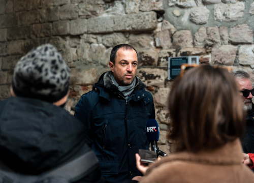 Fotografija 2 - Počinje obnova najstarije šibenske ulice: Uskoro uređenje svodova srednjovjekovne kule kod bunara, starih grbova, kamena i freski