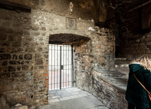 Fotografija 8 - Počinje obnova najstarije šibenske ulice: Uskoro uređenje svodova srednjovjekovne kule kod bunara, starih grbova, kamena i freski