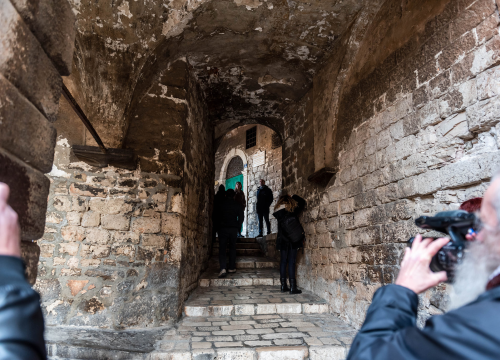 Fotografija 13 - Počinje obnova najstarije šibenske ulice: Uskoro uređenje svodova srednjovjekovne kule kod bunara, starih grbova, kamena i freski