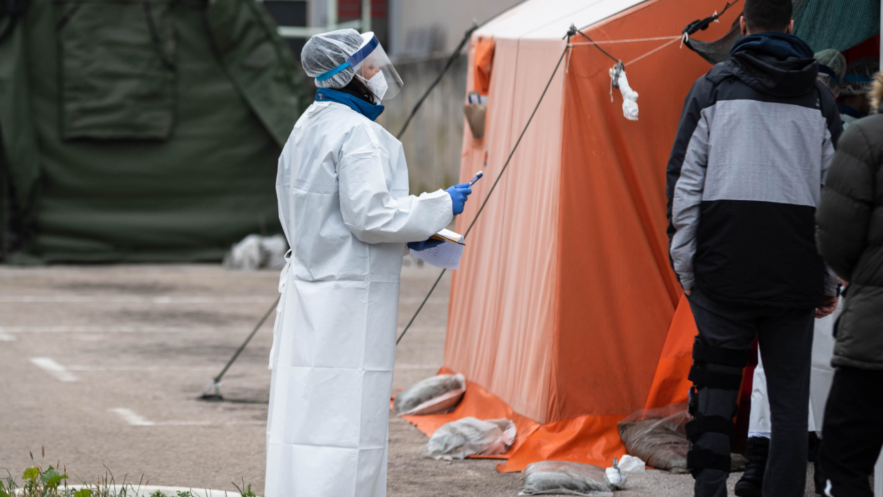 U županiji danas 392 nova slučaja zaraze, preminula starija ženska osoba u Kninu