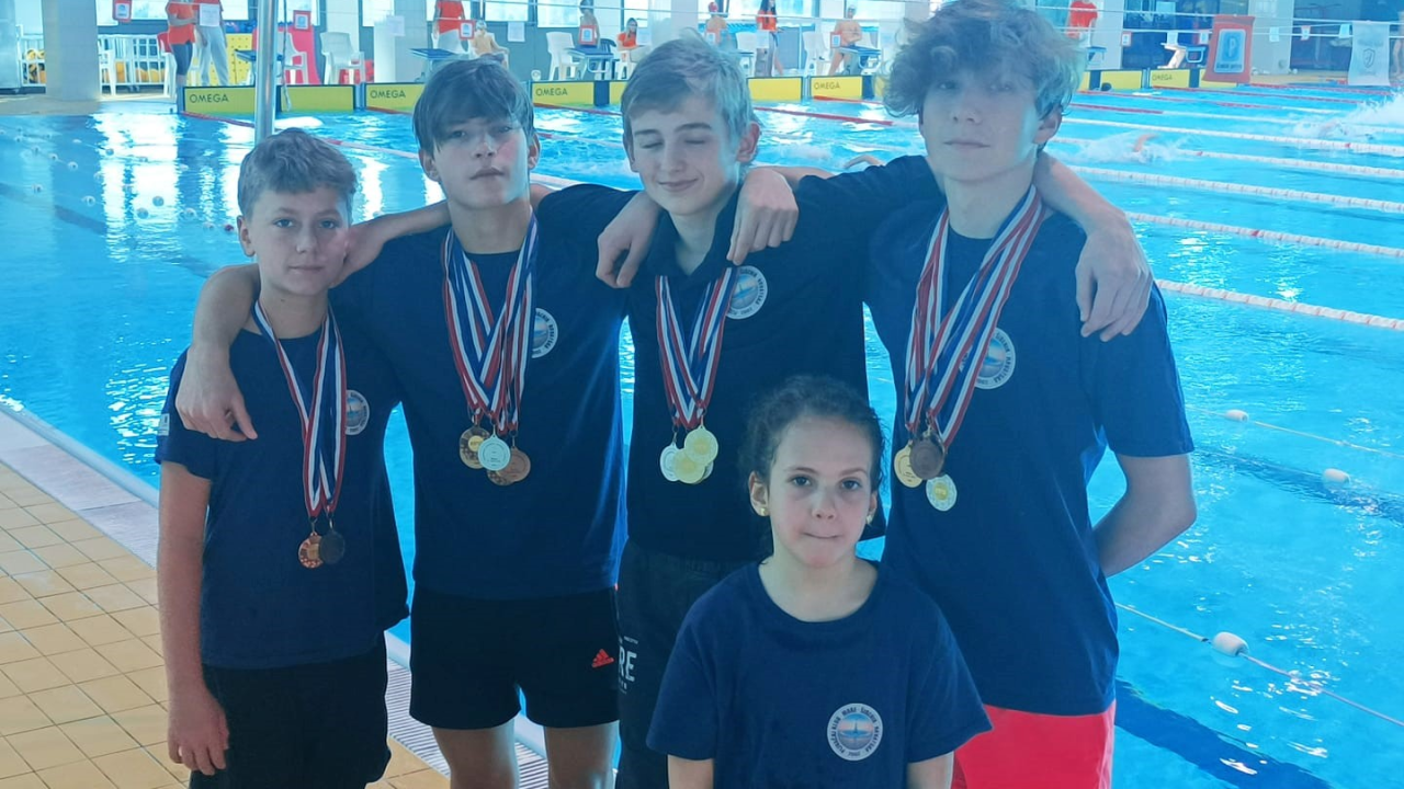 Plivači 'Mora' okitili se s čak 26 odličja: Sjajni su bili Stegić, Lokas i Karađole