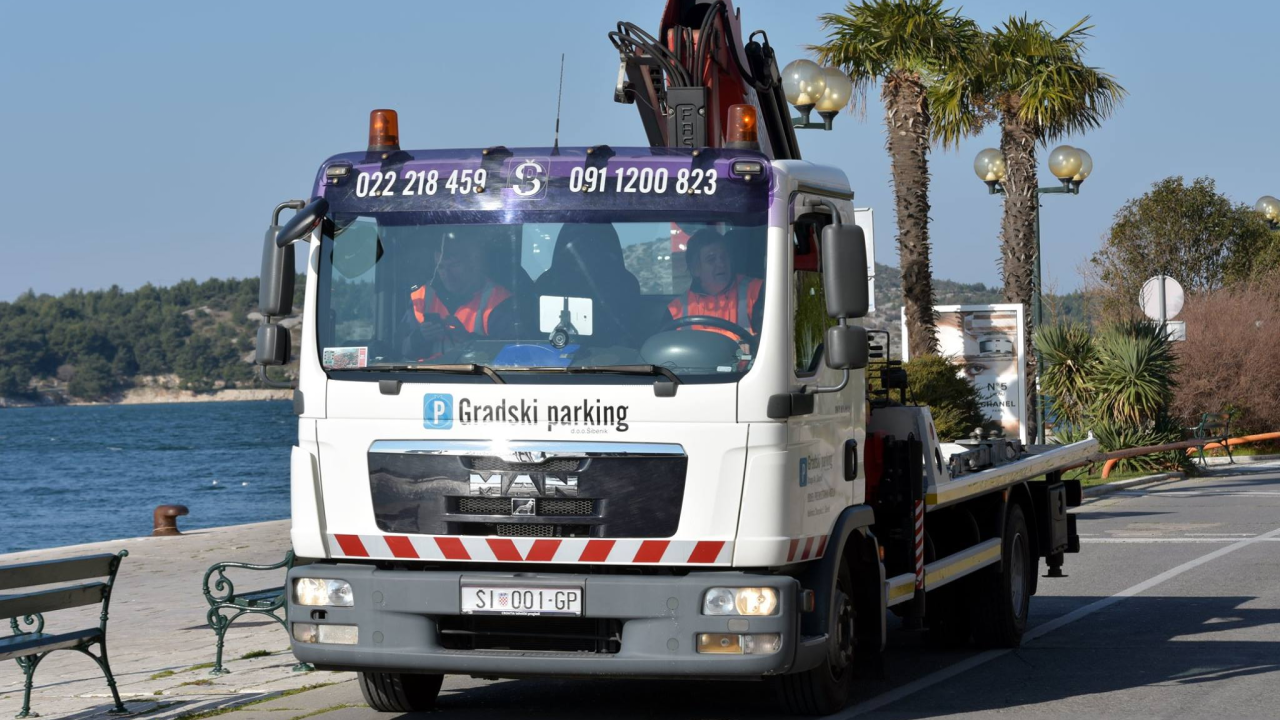 Vozaču u Šibeniku pauk digao auto: Revoltirani muškarac išao u Gradski parking prijetiti zaposleniku koji mu je objašnjavao proceduru