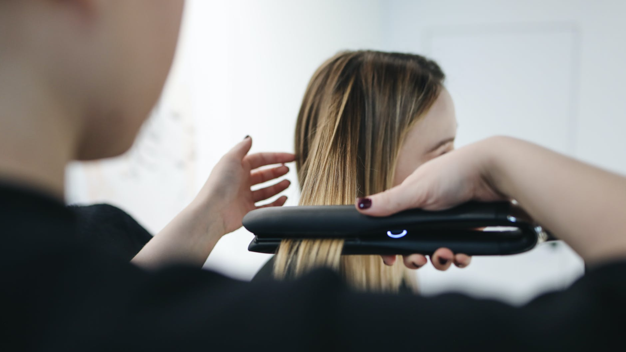 Suha, ispucana i beživotna kosa: Ove stvari koje radite kod kuće nimalo ne pomažu da zablista