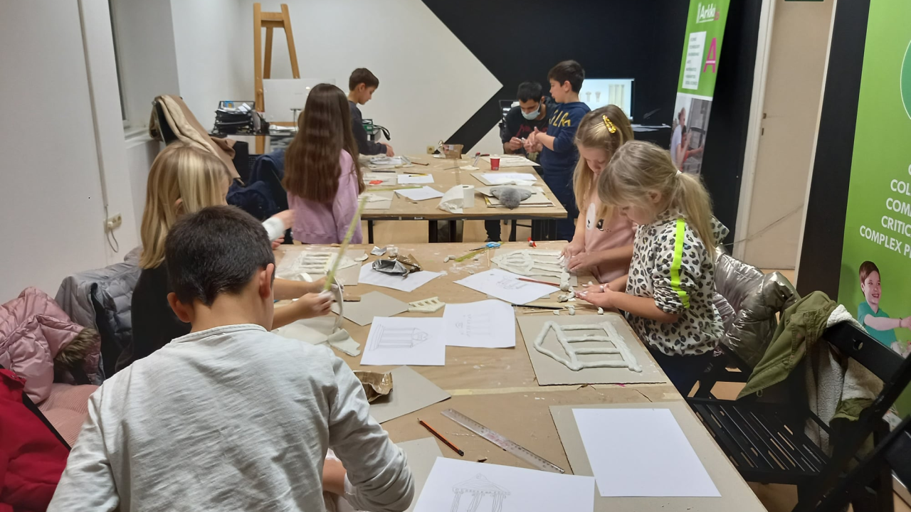 Upoznajte djecu s radom Arkki škole ovu nedjelju na radionici 'Pročelje hrama'!