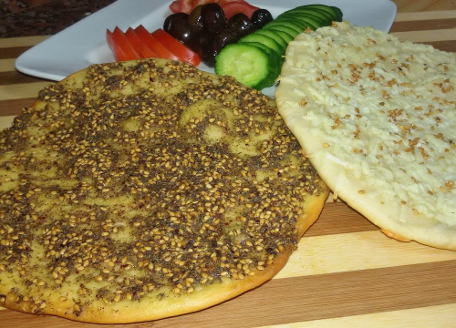 Najbolji spoj pizze i pogače: Neodoljivi manakish s mljevenim mesom