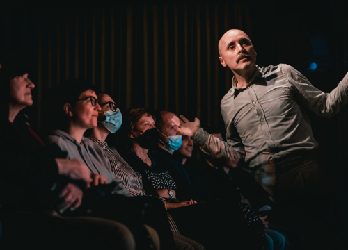 Fotografija 13 - Monodrama napunila 'Arsena': Glumac Dražen Šivak oduševio izvedbom