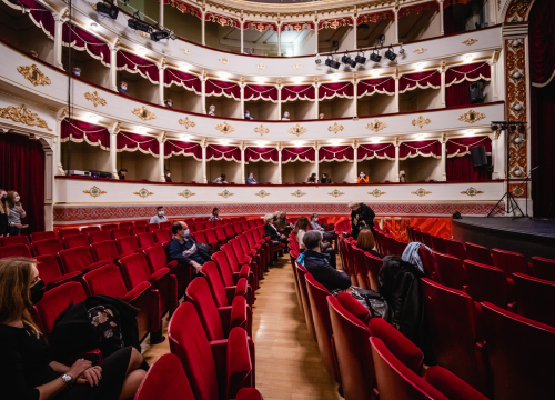 ‘Psi, pare, pištolji‘ i Gradsko kazalište mladih iz Splita ove subote na šibenskim daskama