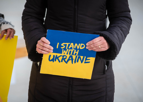 Fotografija 8 - Tridesetak Šibenčana okupilo se na Poljani: Mirno se prosvjedovalo protiv rata u Ukrajini