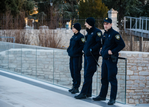 Fotografija 9 - Tridesetak Šibenčana okupilo se na Poljani: Mirno se prosvjedovalo protiv rata u Ukrajini