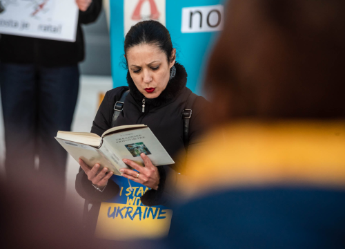 Fotografija 15 - Tridesetak Šibenčana okupilo se na Poljani: Mirno se prosvjedovalo protiv rata u Ukrajini