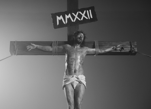 J.R. August novi album najavio spotom u kojem je razapet na križu