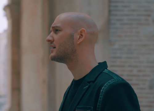 Marko Škugor i klapa Madre Badessa objavili spot za 'Ti budi ti' iz hit serije Kumovi