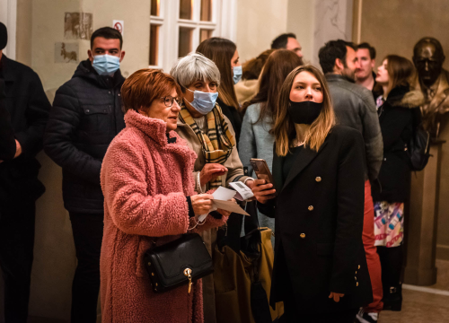 Fotografija 5 - Ženski orkestar do suza nasmijao šibensku publiku, likovi su nam bolno poznati!