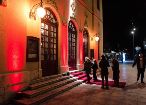 Fotografija 15 - Ženski orkestar do suza nasmijao šibensku publiku, likovi su nam bolno poznati!