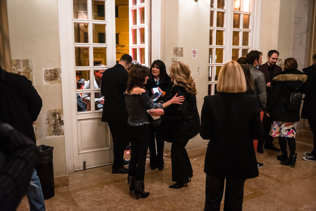 Ženski orkestar do suza nasmijao šibensku publiku, likovi su nam bolno poznati!