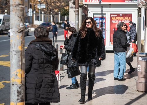 Fotografija 8 - Šibenskim ulicama ovih dana vladaju urbane kombinacije začinjene sunčanim naočalama: Evo koje smo izdvojili