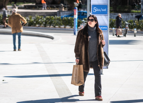 Fotografija 9 - Šibenskim ulicama ovih dana vladaju urbane kombinacije začinjene sunčanim naočalama: Evo koje smo izdvojili