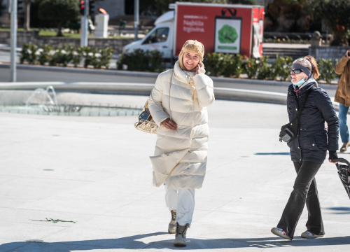 Fotografija 6 - Šibenskim ulicama ovih dana vladaju urbane kombinacije začinjene sunčanim naočalama: Evo koje smo izdvojili