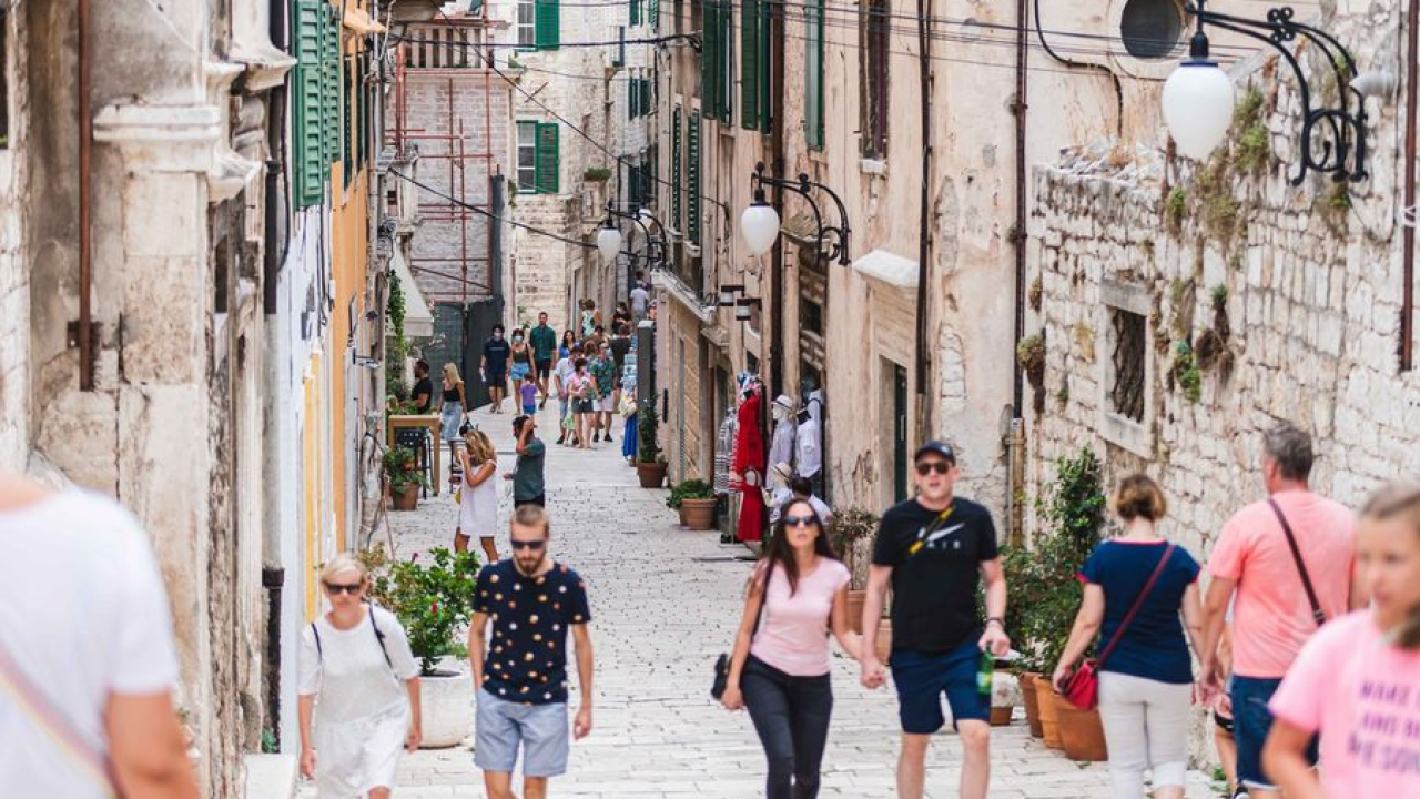 Ispunite kratku anketu i pomozite planiranju budućeg poslovanja u turizmu!