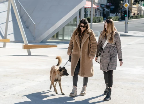 Ove dame iz grada ponudit će vam pregršt outfit ideja za nadolazeće dane
