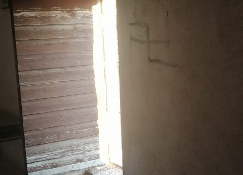 Fotografija 10 - Netko je provalio u crkvu sv. Mihovila na Pisku: Oštećen inventar i išarani zidovi