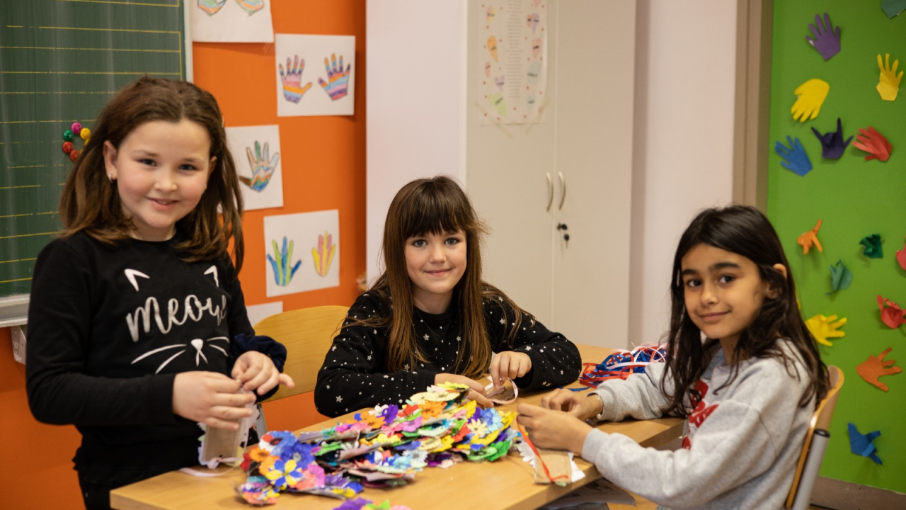 Učenici OŠ Juraj Dalmatinac prikupljaju donacije za Ukrajinu: 'Nadamo se da će ova kutija biti puna do vrha'