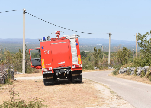 Spaljivanje otpada na području Dubravica i Podgrebena izmaklo kontroli: Policija uputila još jedno upozorenje