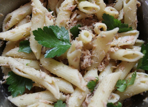 Ljubitelje pikantnih jela oduševit će ova tjestenina s tunom