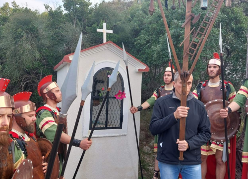 Tristotinjak Vodičana hodočastilo na Okit: Od podnožja do vrha uz pobožnost Križnog puta