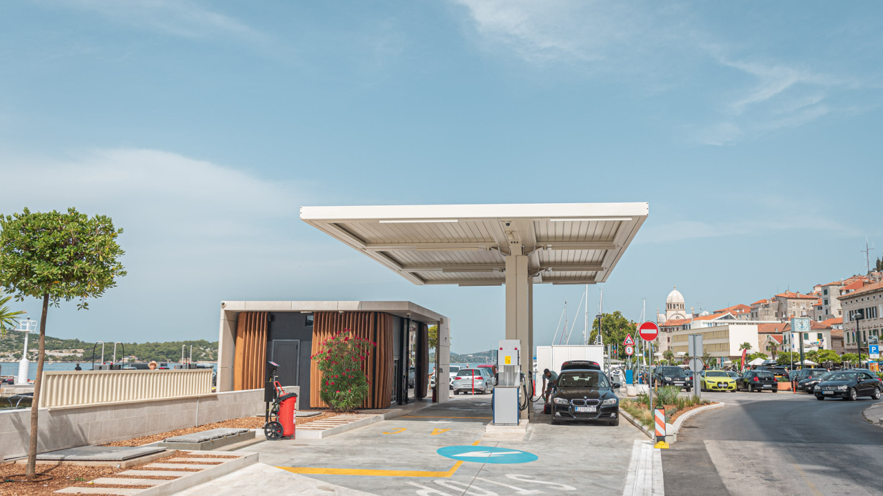 Ina ide korak dalje: Na pumpi na rivi organizirat će koncerte