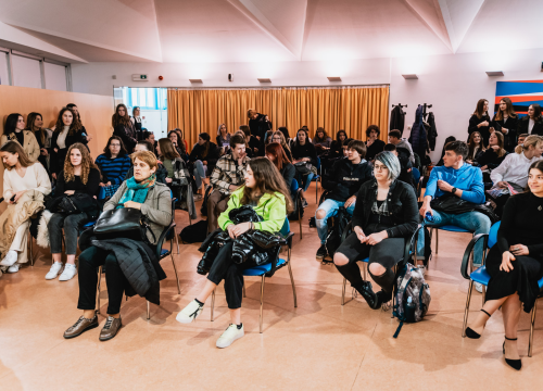 Fotografija 2 - Gimnazijalci predstavili jubilarni 20. broj Pegle: ‘Pandemiju smo kompletno zanemarili i odahnuli od svega’